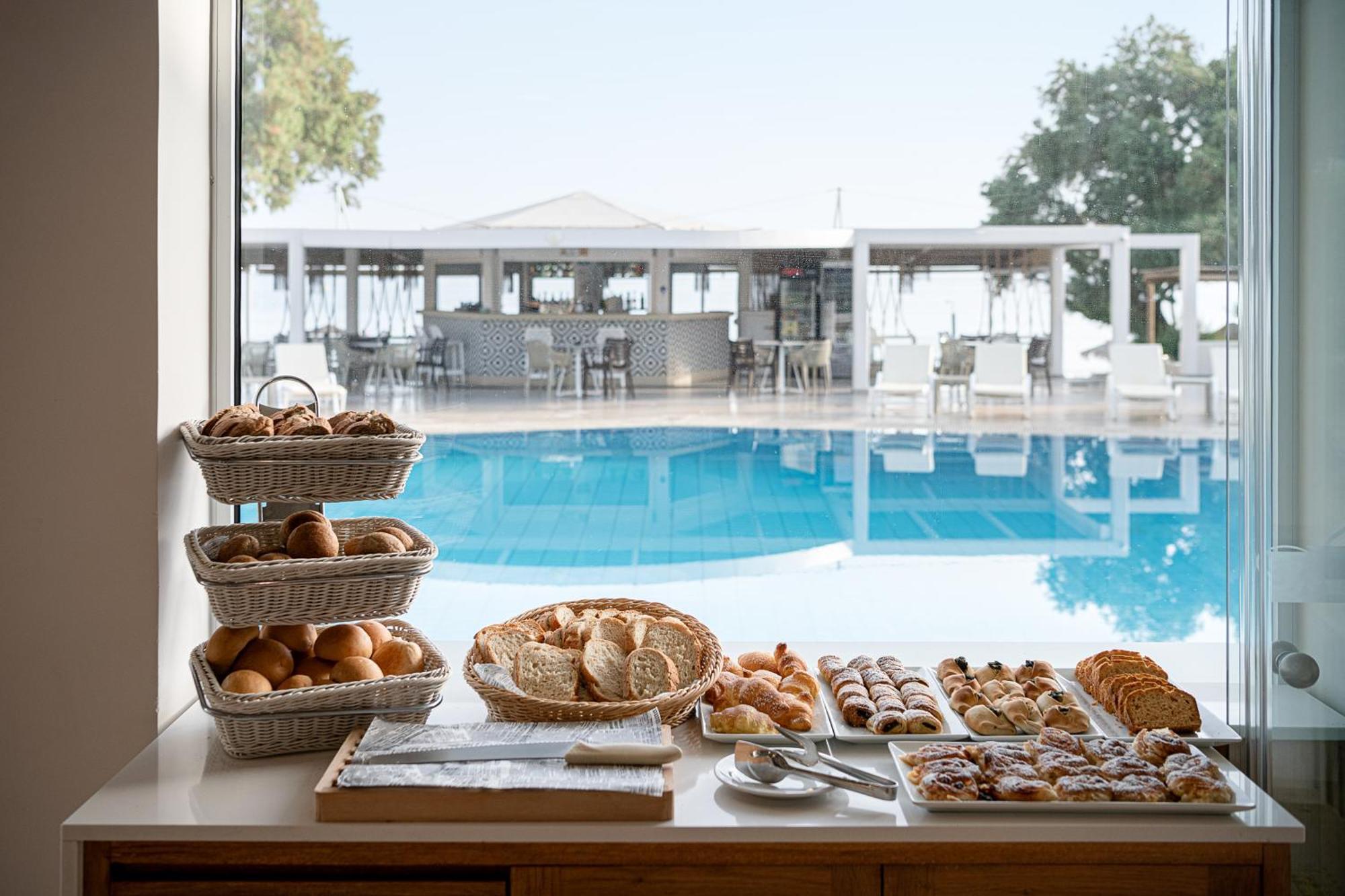 Alexia Beach Hotel Agia Marina  Luaran gambar